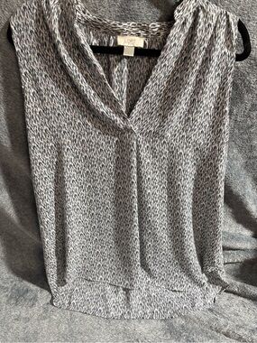 LOFT Black, White & Light Blue Printed Sleeveless Blouse